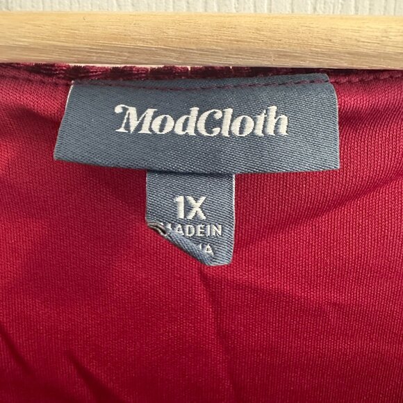 Perfect Holiday Party Dress! - ModCloth Burgundy Ribbed Velvet Midi Dress - Picture 5 of 5